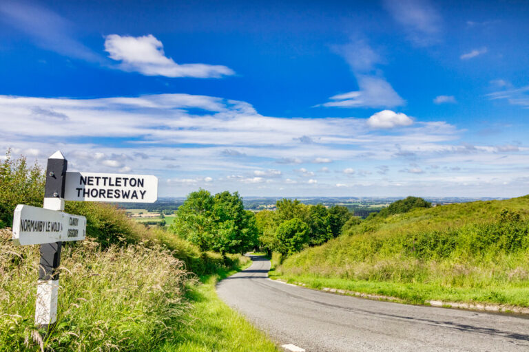 skegness-wolds-signpost-0105
