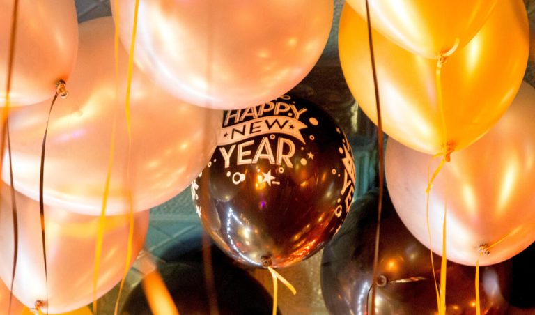 newtonmore-new-yr-balloons-3012-istock-645416428