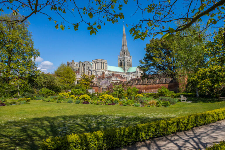 chichester-cathedral-gdns-istock-921889688